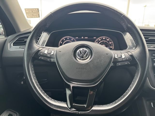 Used 2018 Volkswagen Tiguan SEL Premium image 14