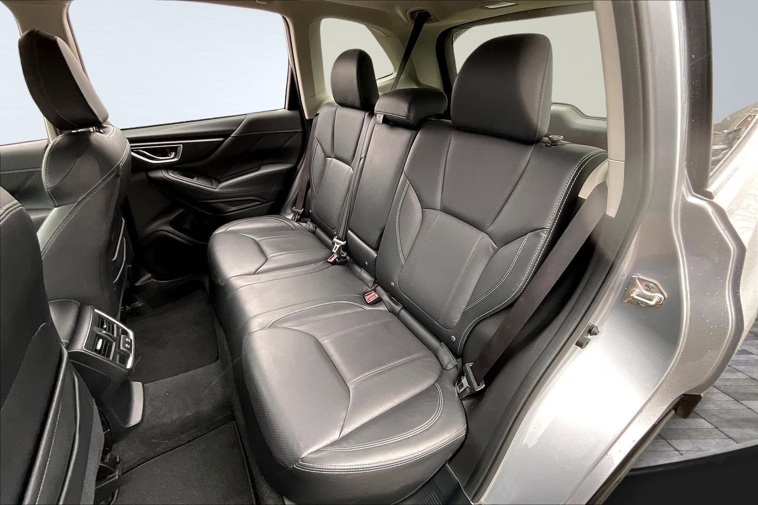 Used 2020 Subaru Forester Limited image 27