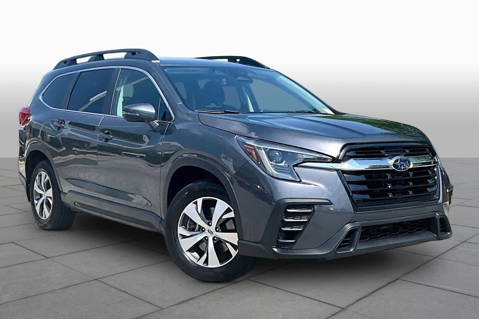 Used 2023 Subaru Ascent Premium w/ Convenience Package AWD/4WD image 3
