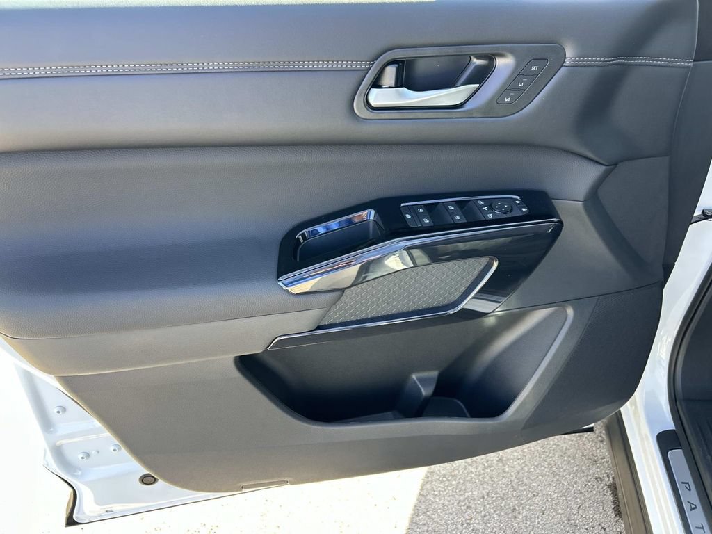 New 2026 Nissan Pathfinder Platinum AWD/4WD image 28