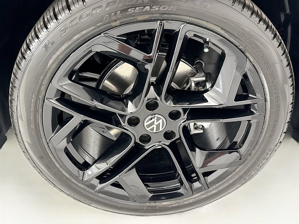 New 2026 Volkswagen Tiguan SE R-Line FWD image 30