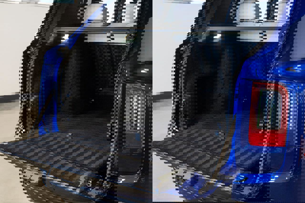 Used 2021 Rolls-Royce Cullinan Black Badge image 25