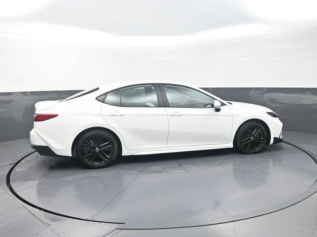 Used 2026 Toyota Camry SE FWD image 9
