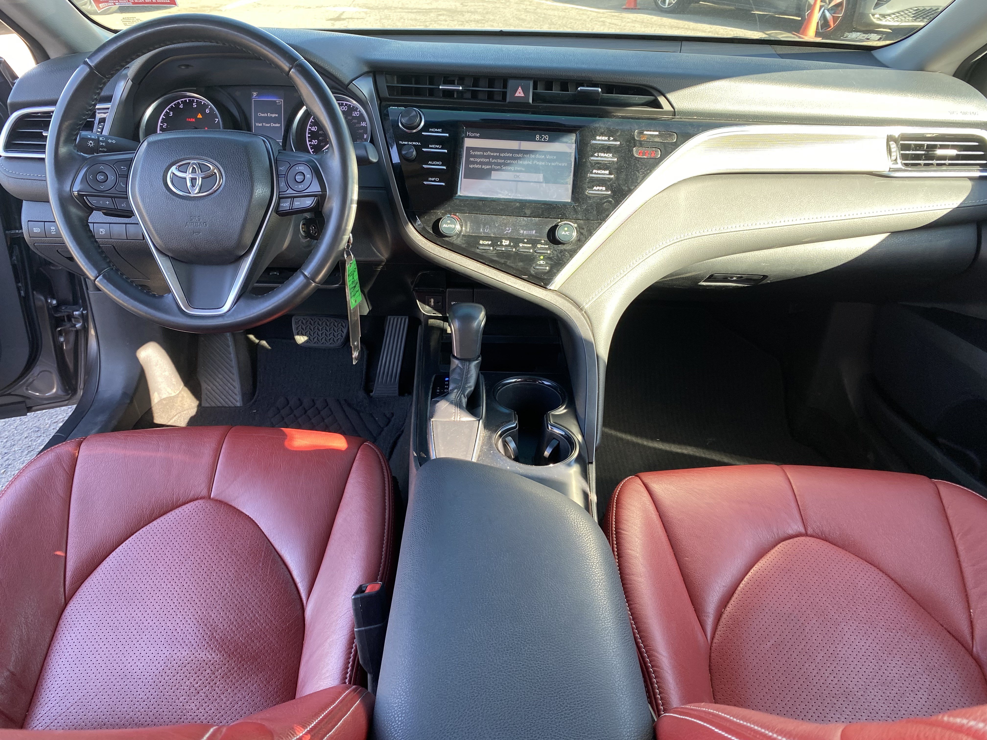 Used 2018 Toyota Camry SE FWD image 19
