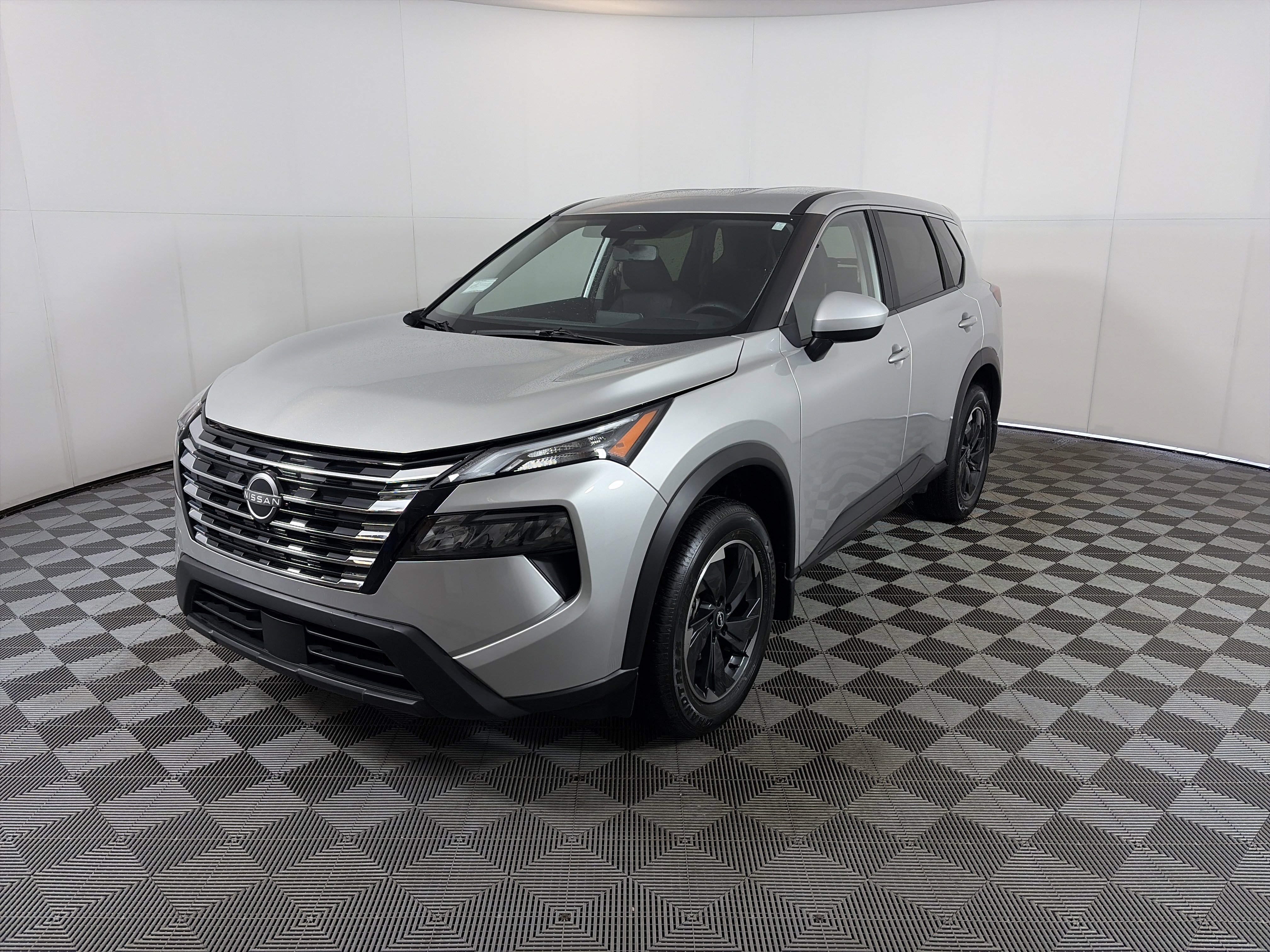 Used 2025 Nissan Rogue SV image 10