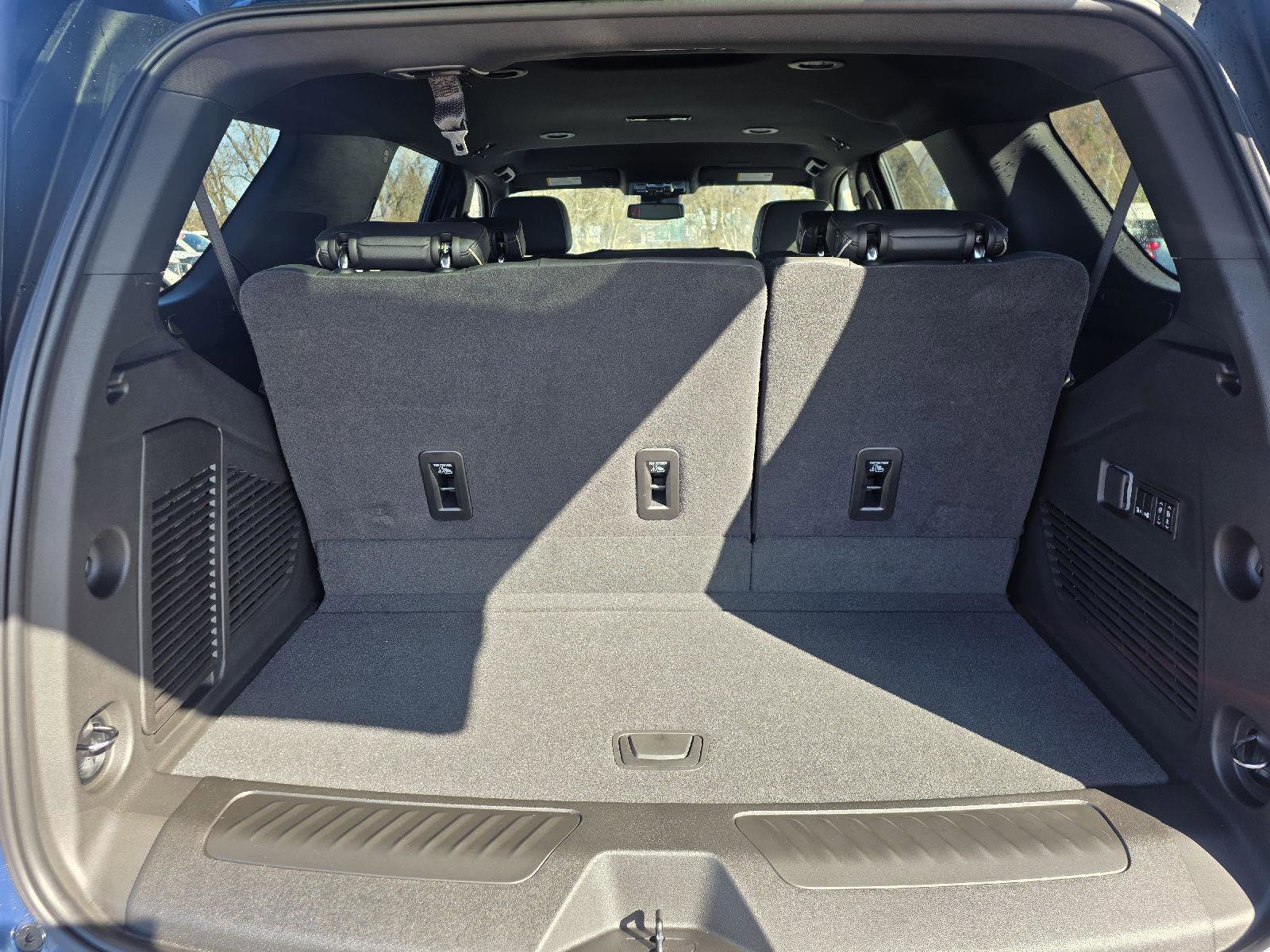 New 2026 GMC Yukon XL Denali w/ Denali Reserve Package image 8