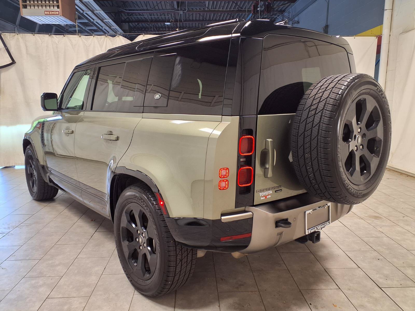 Used 2021 Land Rover Defender 110 X-Dynamic SE AWD/4WD image 7