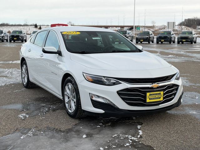 Used 2025 Chevrolet Malibu LT image 3