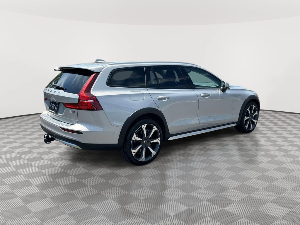 Certified 2024 Volvo V60 B5 Cross Country Ultimate AWD/4WD image 4