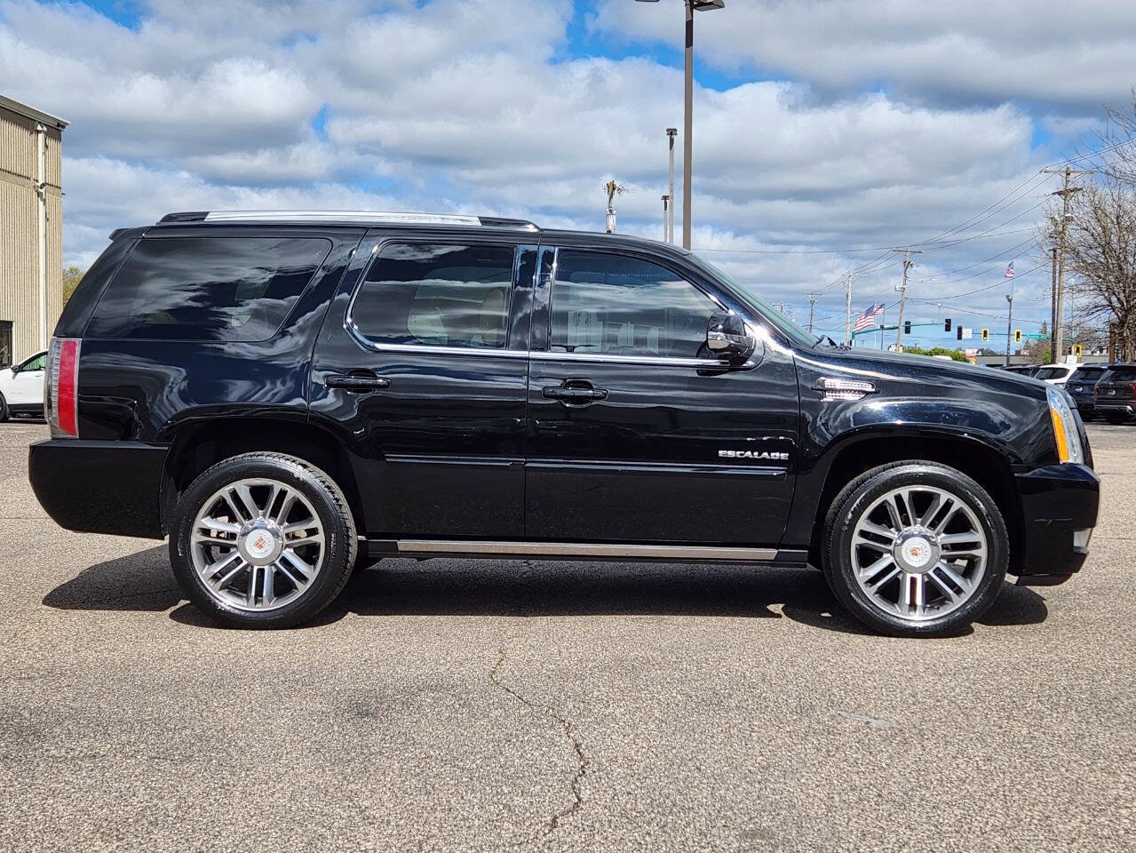 Used 2013 Cadillac Escalade Premium AWD/4WD image 10