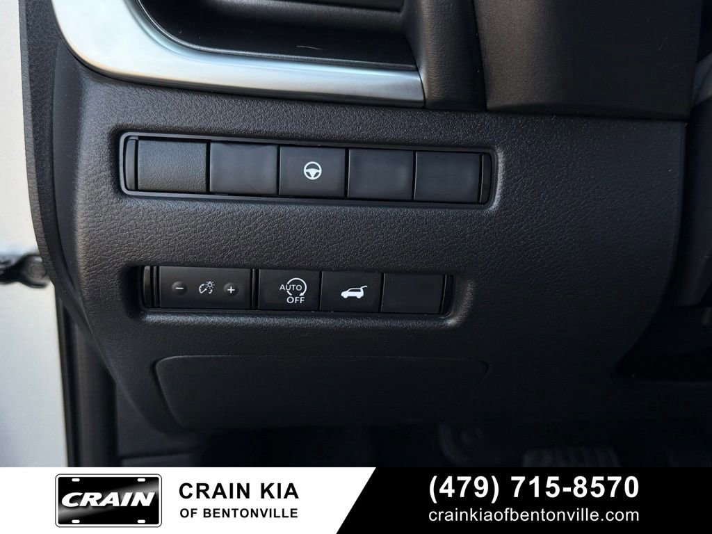 Used 2024 Nissan Rogue SV AWD/4WD image 13