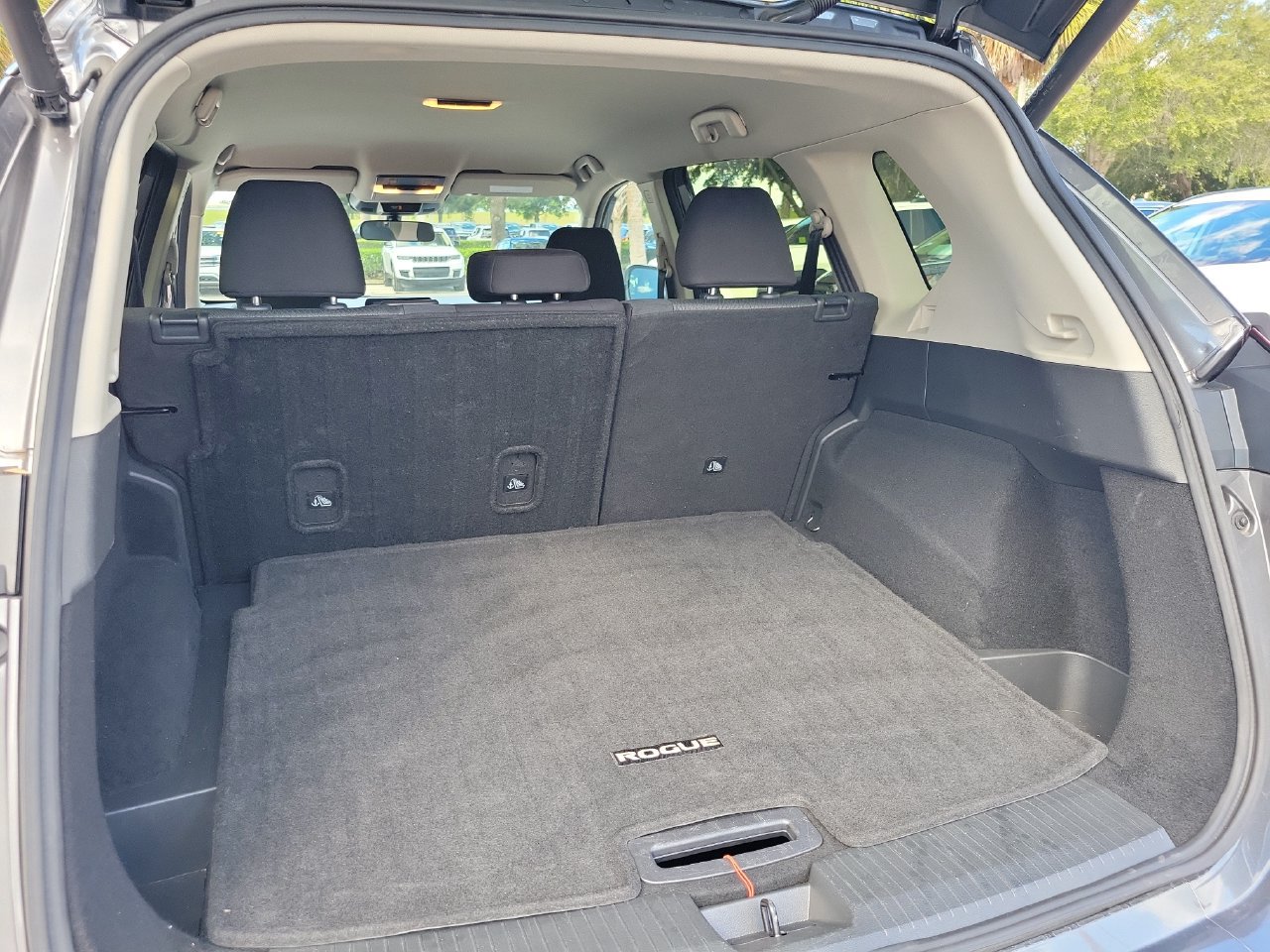 Used 2025 Nissan Rogue SV FWD image 7