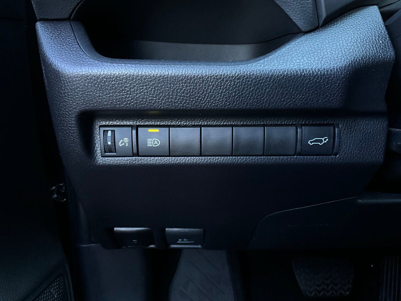 Used 2025 Toyota RAV4 XLE image 23