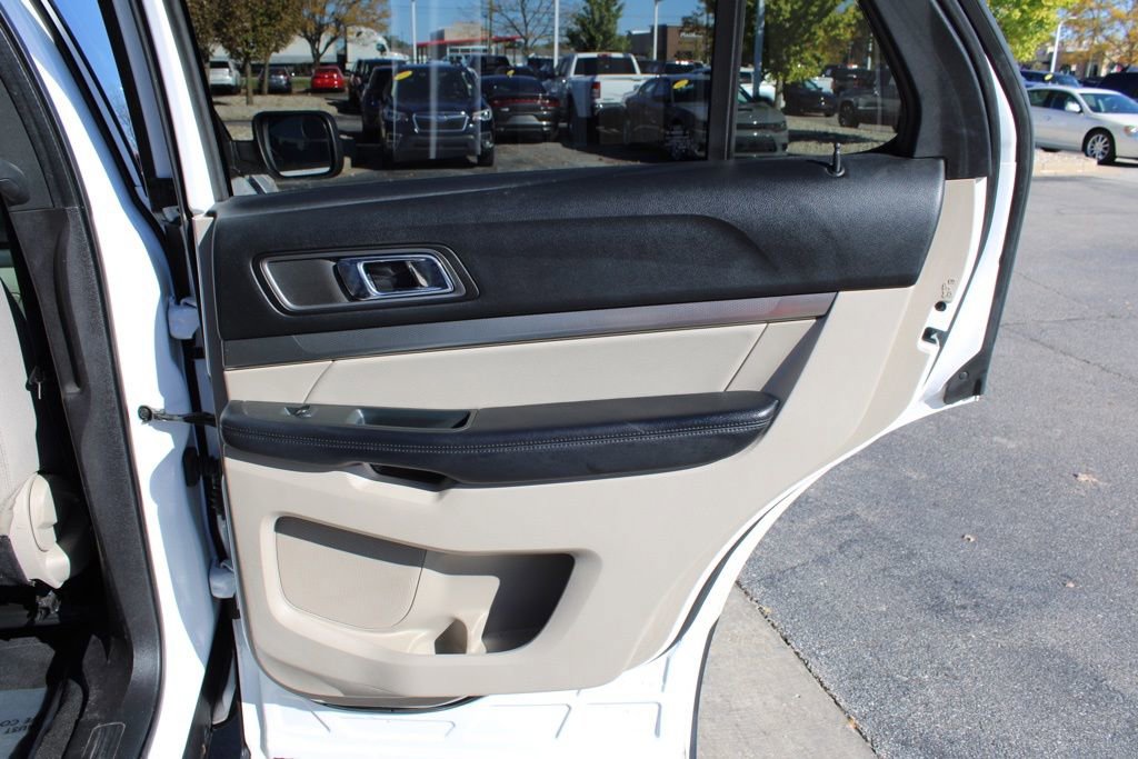 Used 2018 Ford Explorer XLT image 24