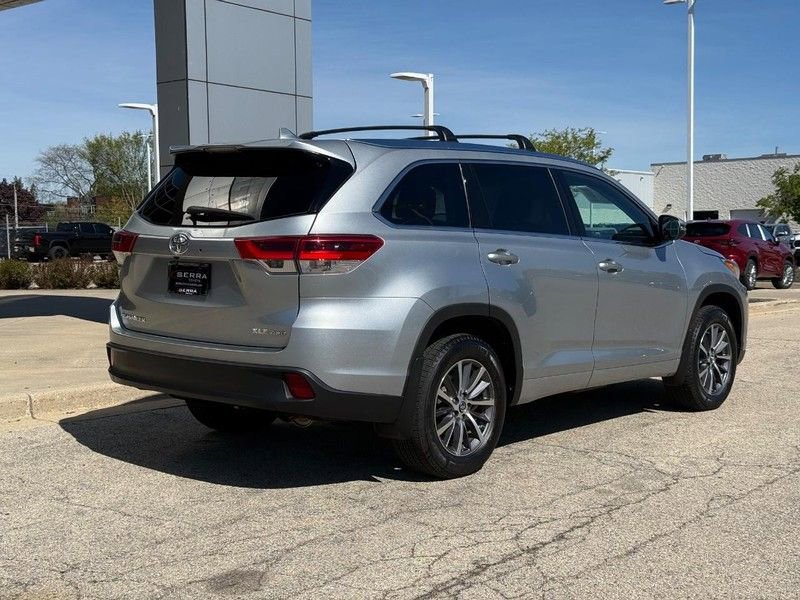 Used 2018 Toyota Highlander XLE AWD/4WD image 3