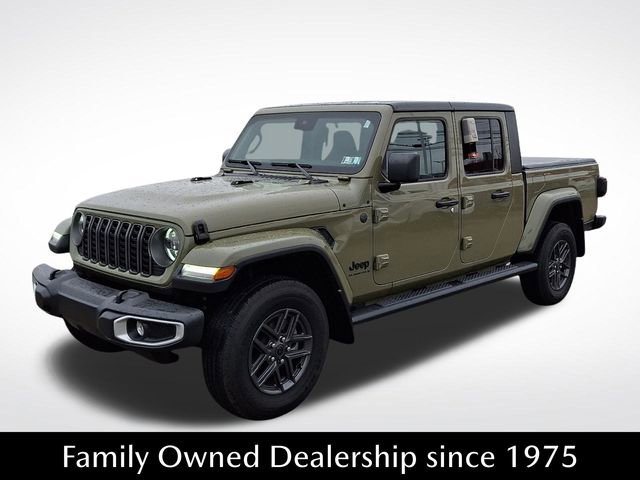 Used 2025 Jeep Gladiator Sport image 3