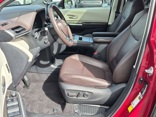Certified 2023 Toyota Sienna Platinum FWD image 9