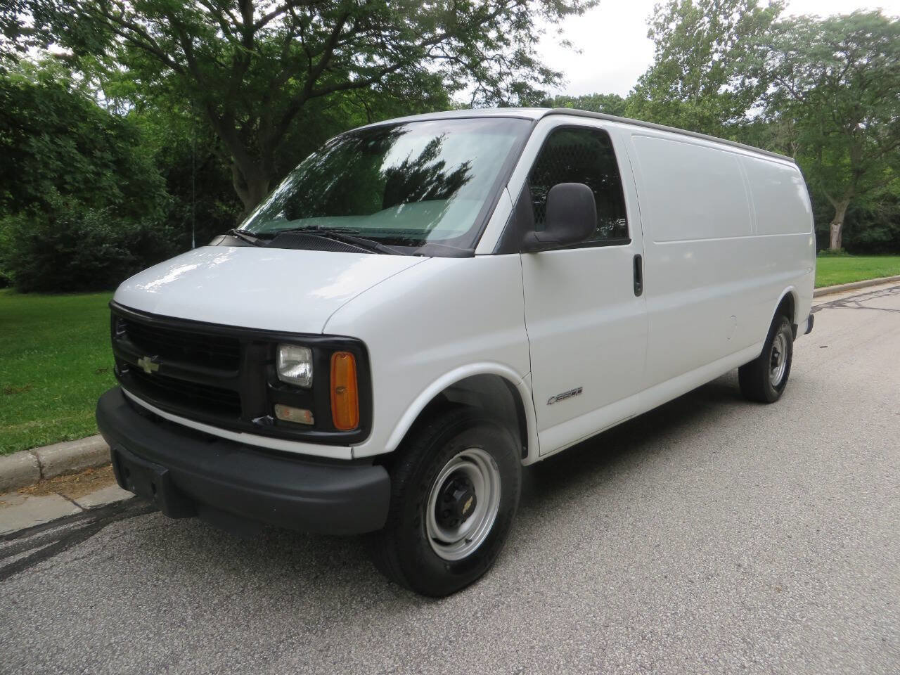 Used 2000 Chevrolet Express 3500 Extended w/ Convenience Pkg image 1