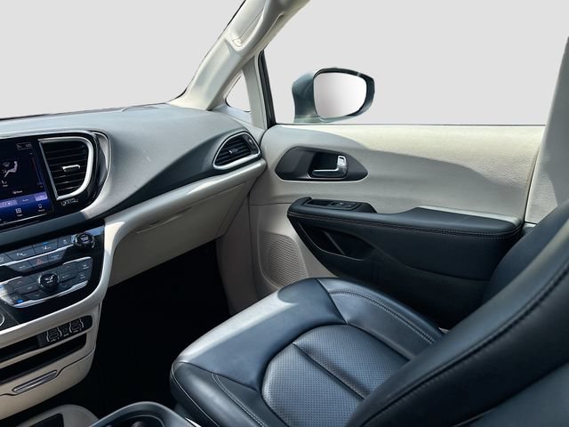 Used 2023 Chrysler Pacifica Touring-L FWD image 24