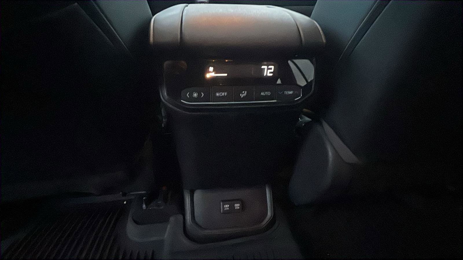 Used 2021 Toyota Highlander XLE image 22