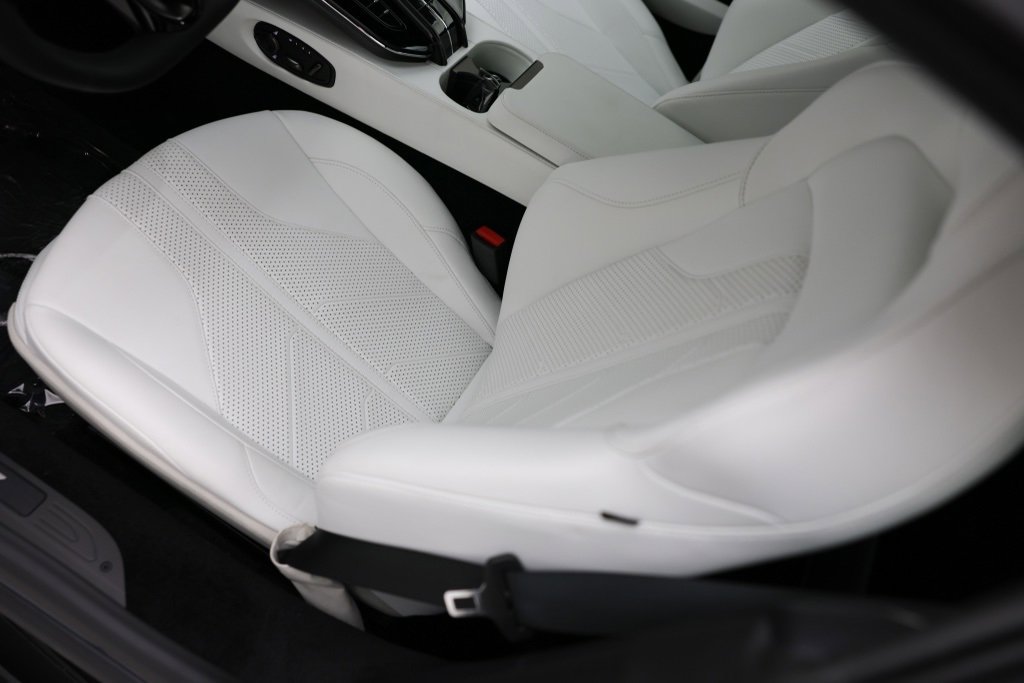 New 2025 Aston Martin V8 Vantage Coupe image 15