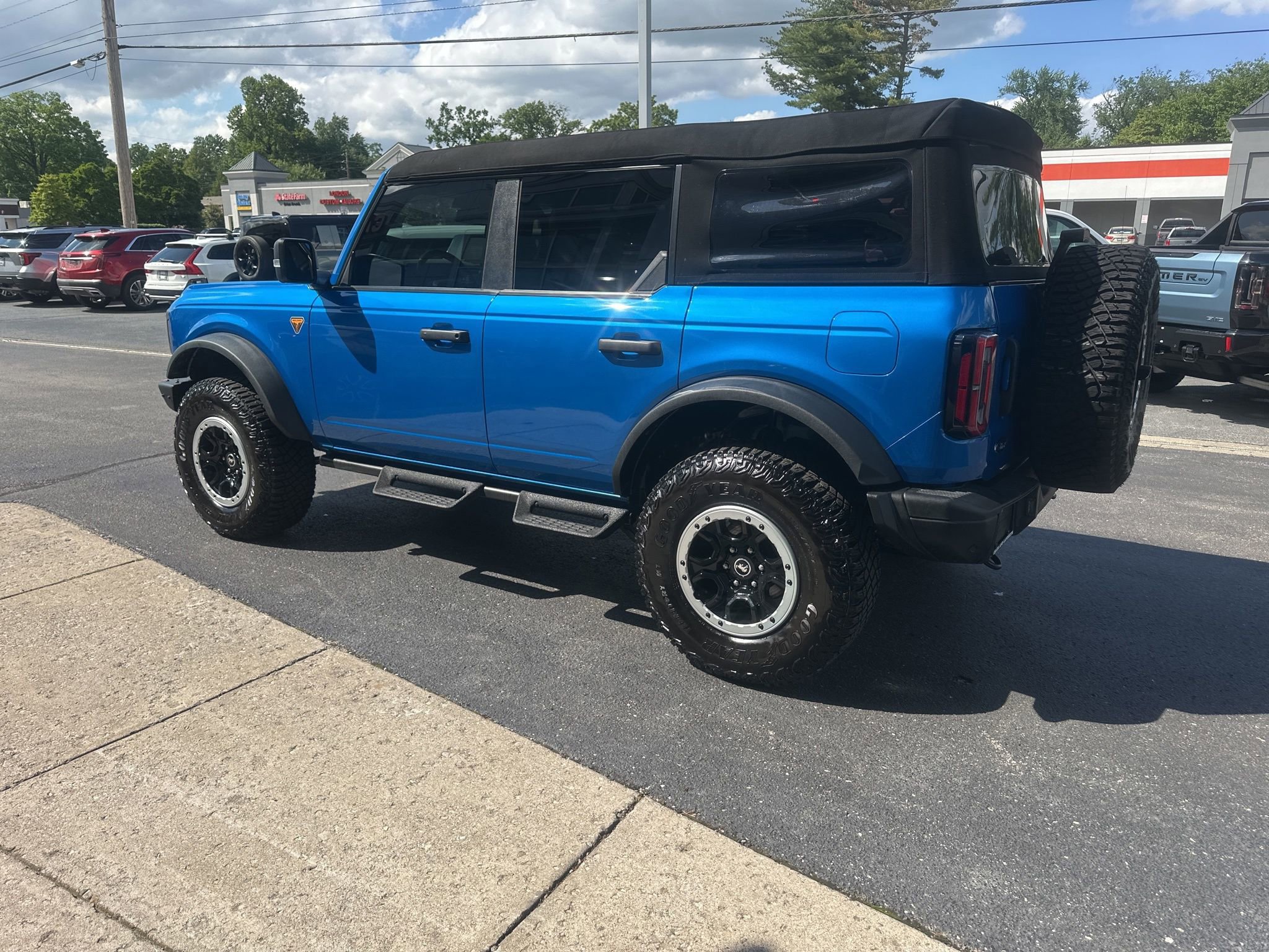 Used 2023 Ford Bronco Badlands AWD/4WD image 8