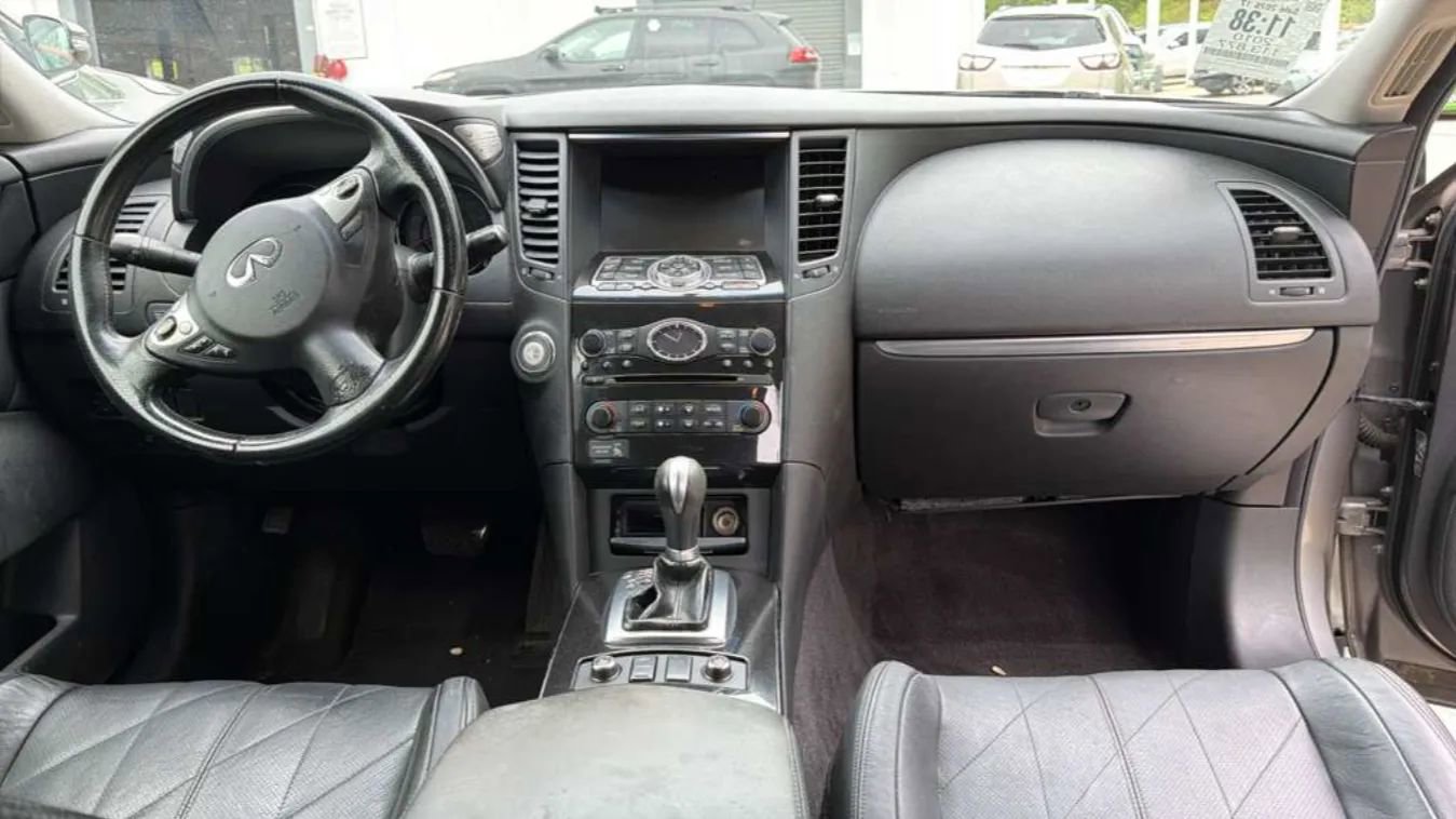 Used 2010 INFINITI FX35 AWD w/ Navigation Pkg image 6