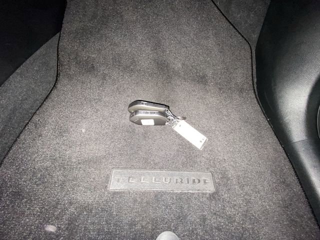 Used 2024 Kia Telluride EX w/ EX Captain's Chair Package image 31