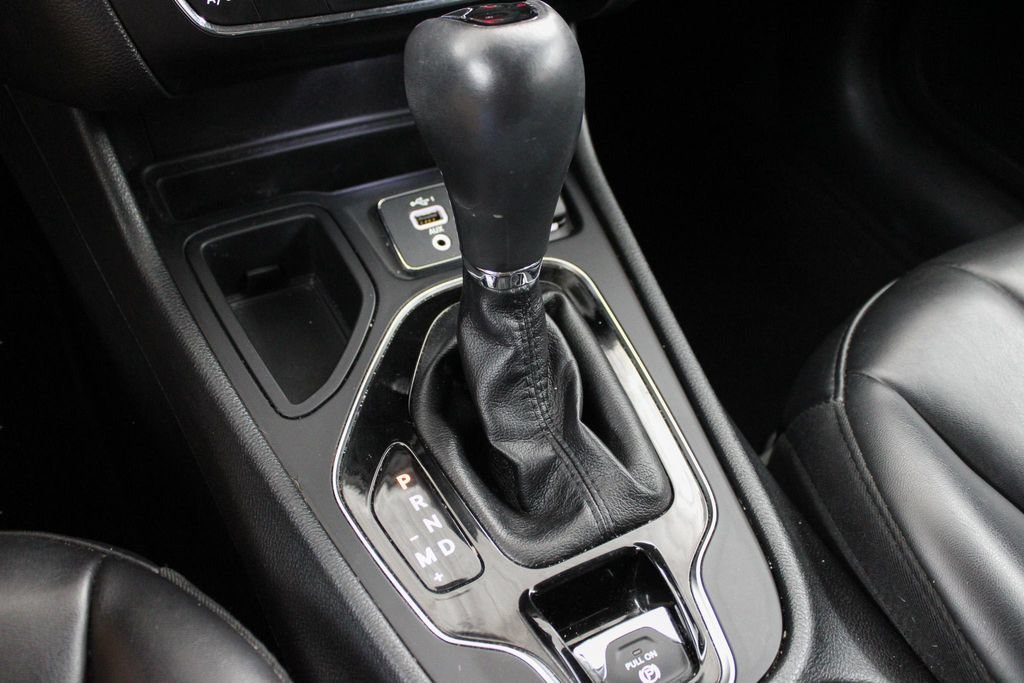Used 2020 Jeep Cherokee Latitude Plus FWD image 35