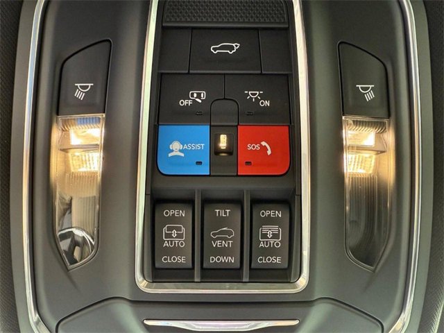 New 2025 Jeep Grand Cherokee Limited w/ Black Appearance Package image 31