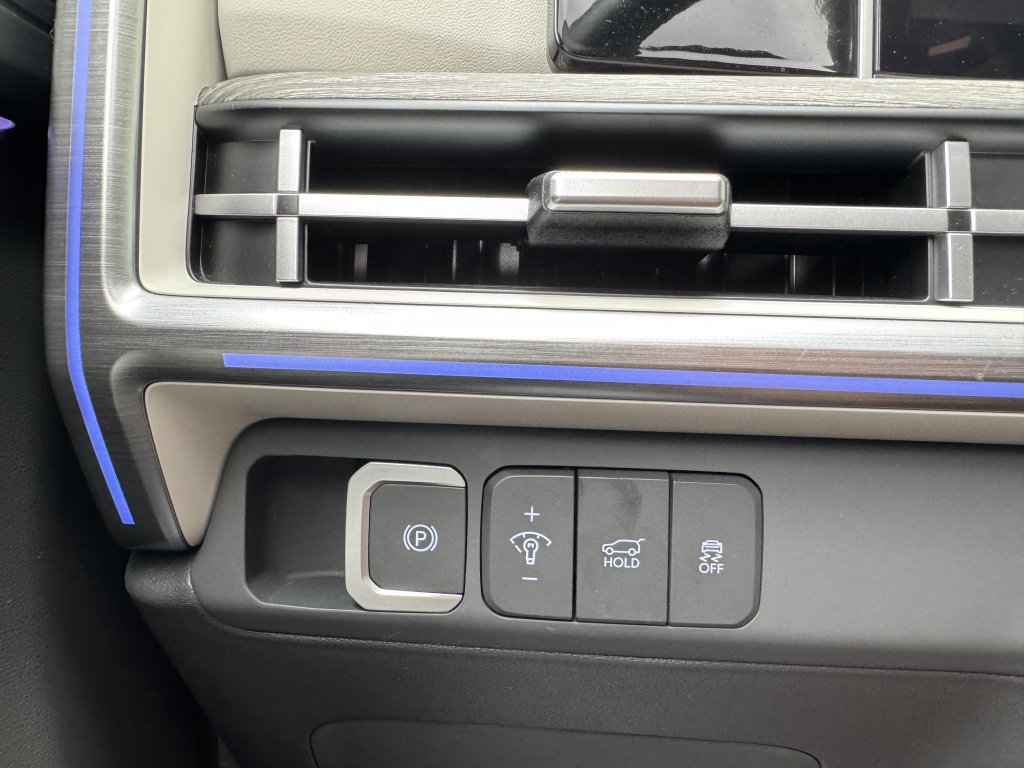 Used 2024 Hyundai Santa Fe Calligraphy FWD image 28