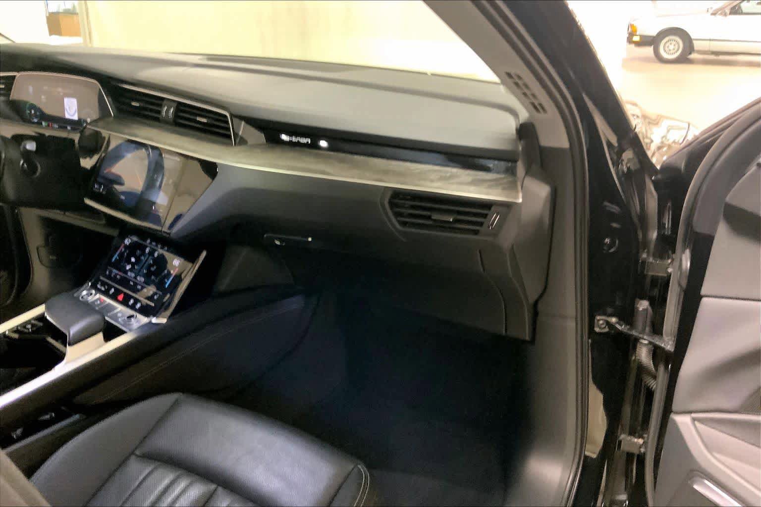 Used 2022 Audi e-tron Premium Plus AWD/4WD image 18