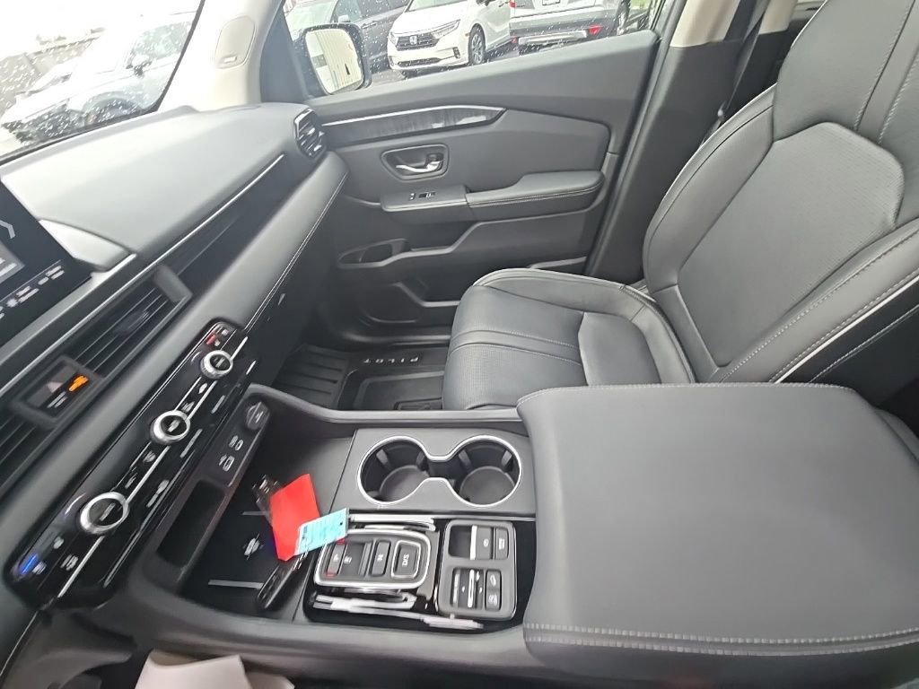 Used 2024 Honda Pilot Elite image 24
