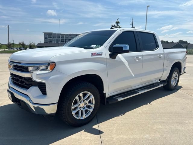 Used 2025 Chevrolet Silverado 1500 LT AWD/4WD image 32