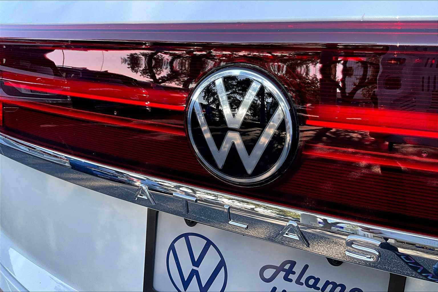 New 2026 Volkswagen Atlas Cross Sport SE image 15