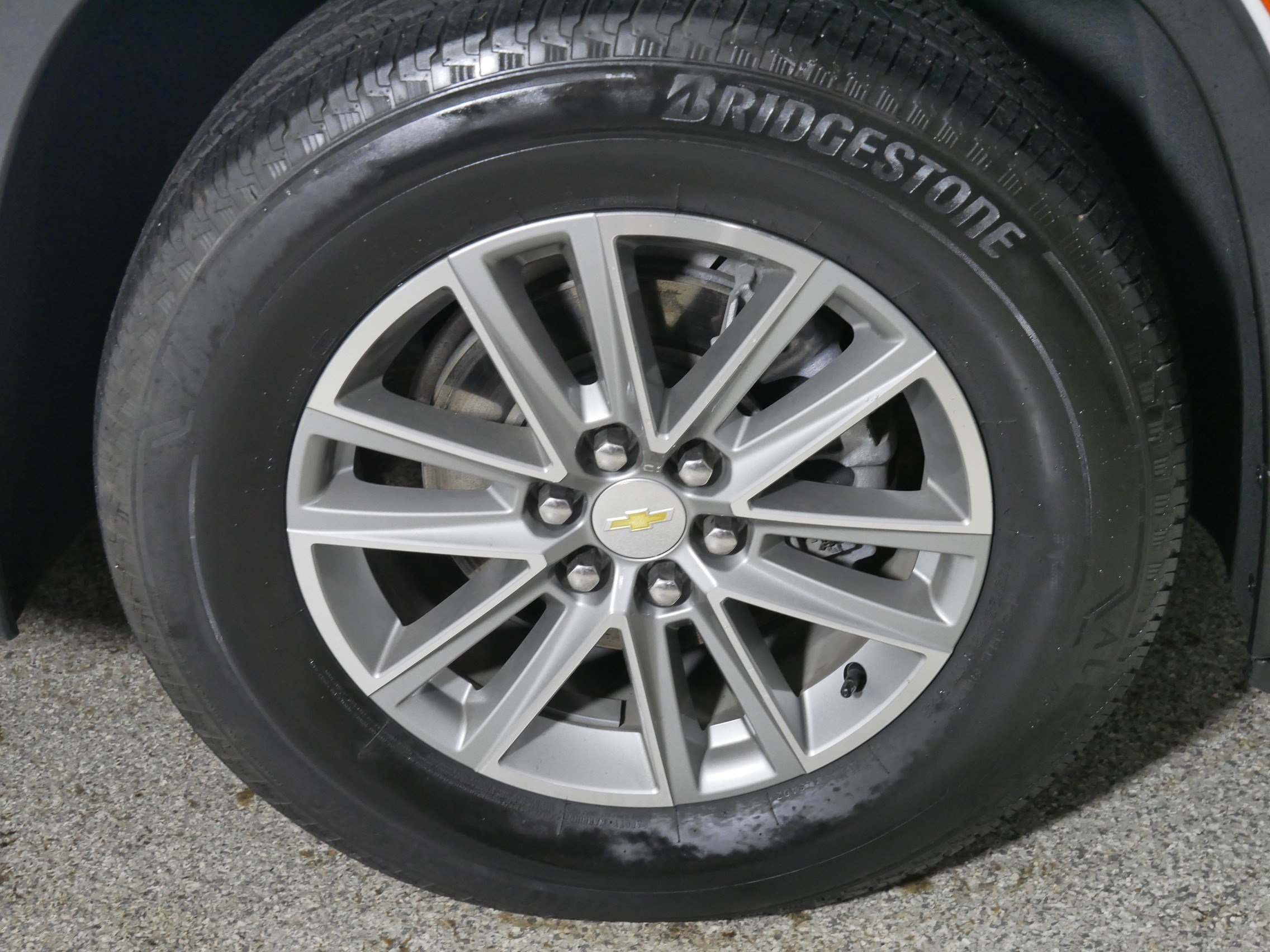 Used 2023 Chevrolet Traverse LT FWD image 15