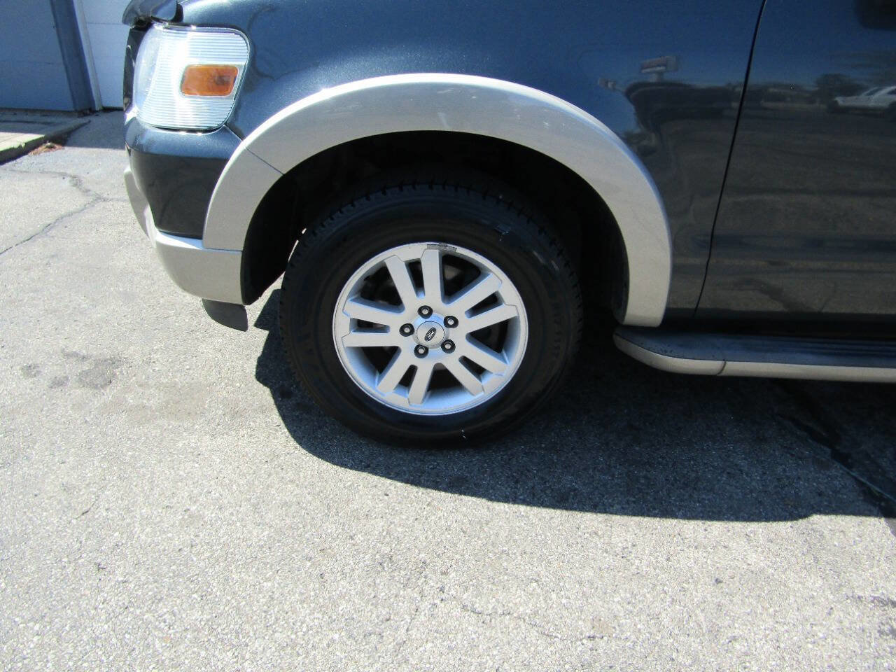 Used 2009 Ford Explorer Eddie Bauer image 2