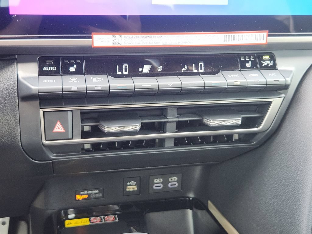 New 2026 Toyota Camry Hybrid FWD image 19
