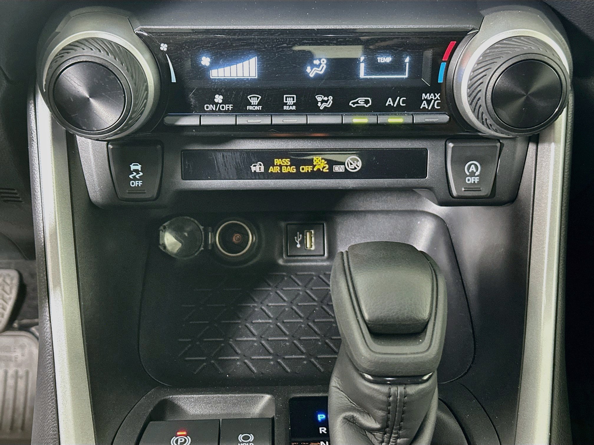 Used 2024 Toyota RAV4 LE FWD image 22