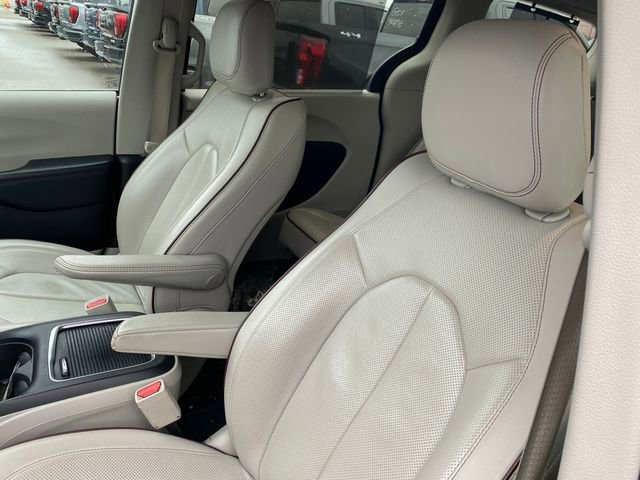 Used 2019 Chrysler Pacifica Limited image 4