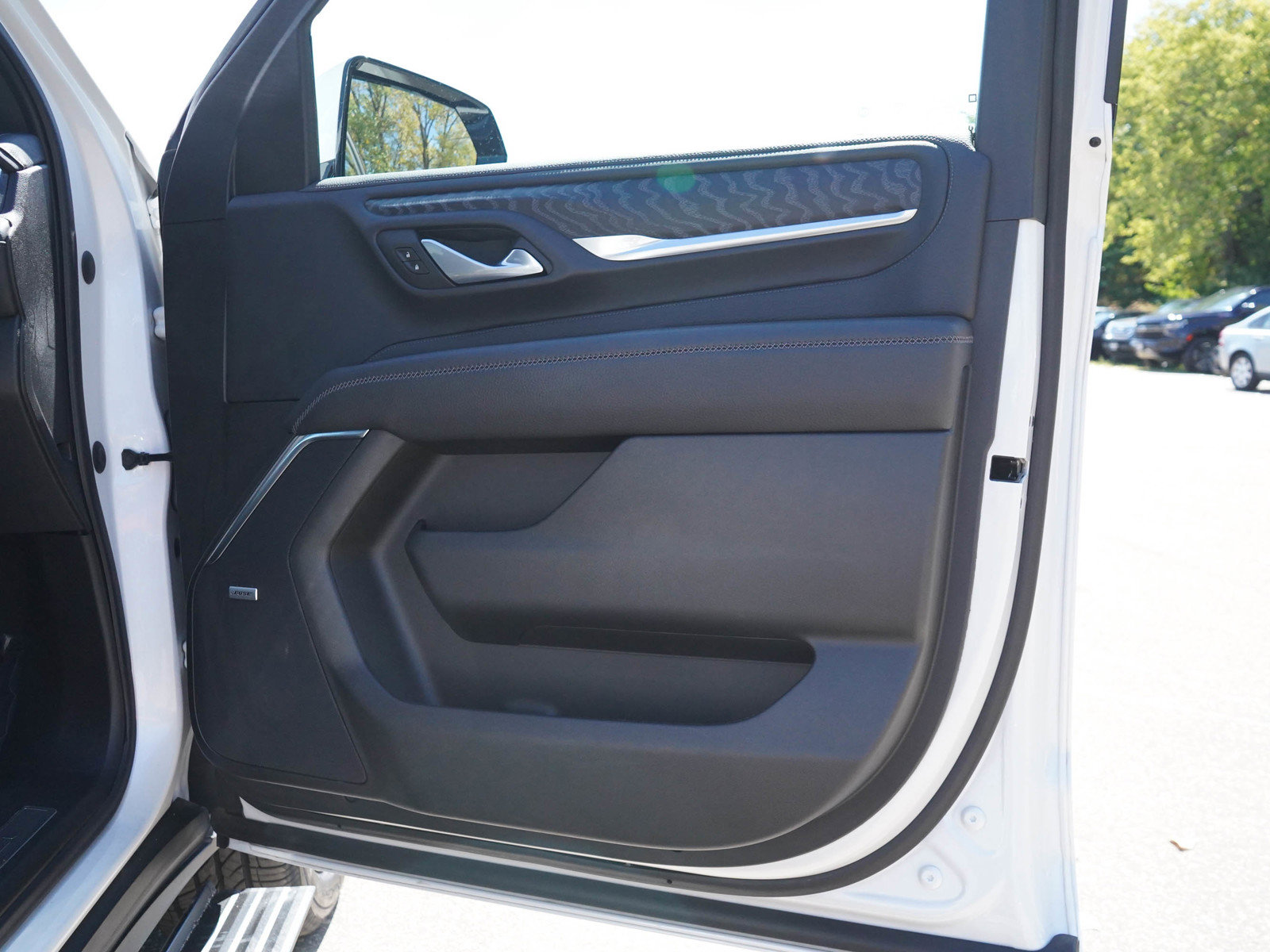 Used 2023 GMC Yukon Denali AWD/4WD image 9