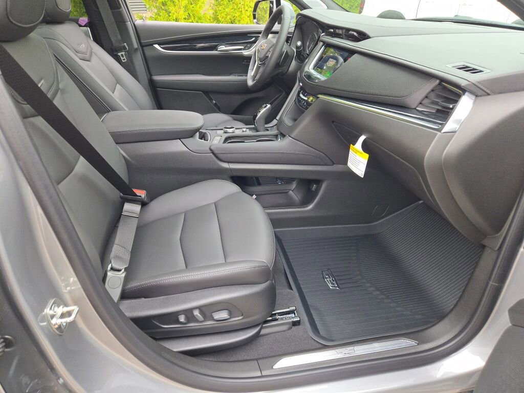New 2025 Cadillac XT5 Premium Luxury w/ LPO, Floor Liner Package image 6