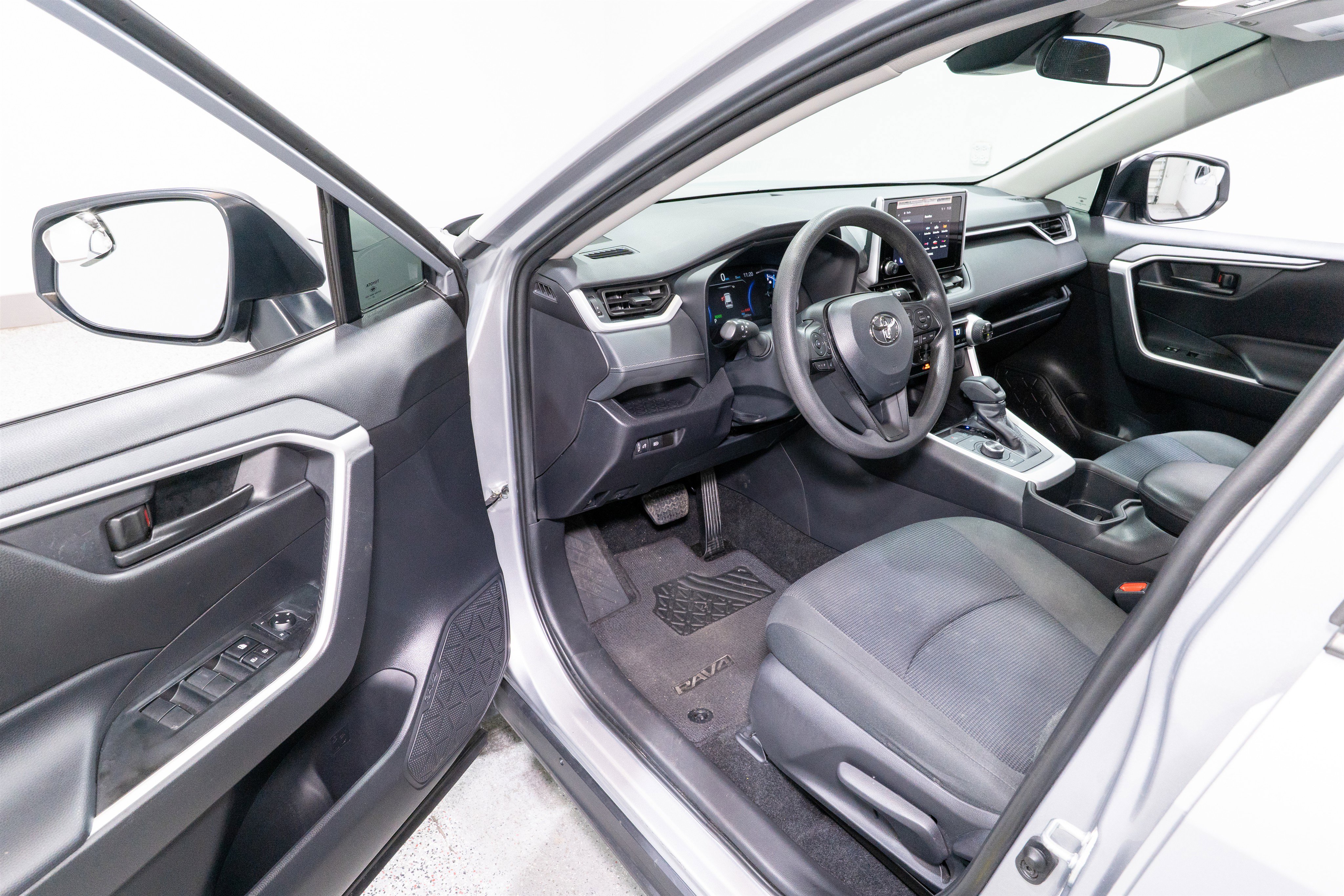 Used 2024 Toyota RAV4 LE image 12