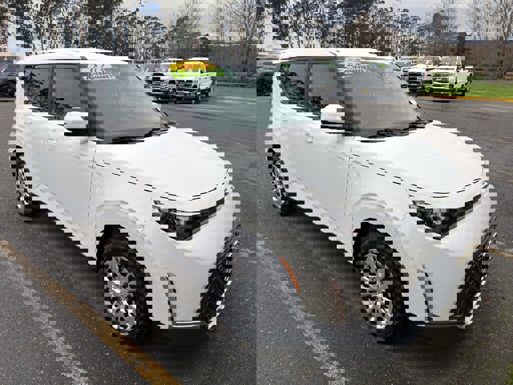 Used 2023 Kia Soul LX image 19