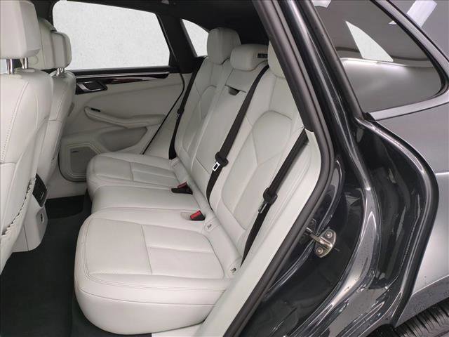 Used 2022 Porsche Macan image 22