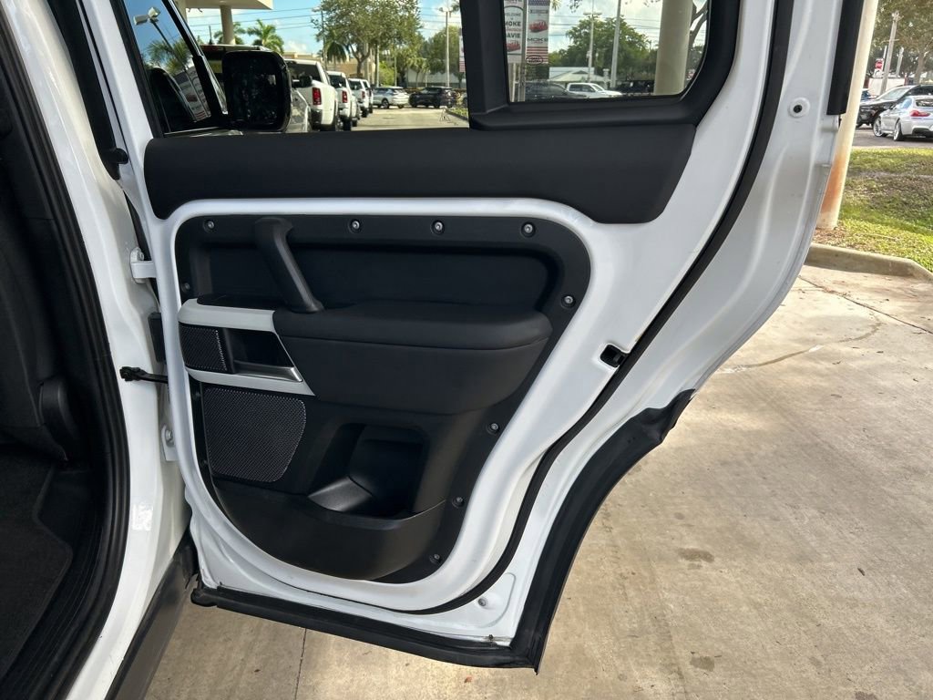 Used 2024 Land Rover Defender 110 S image 33