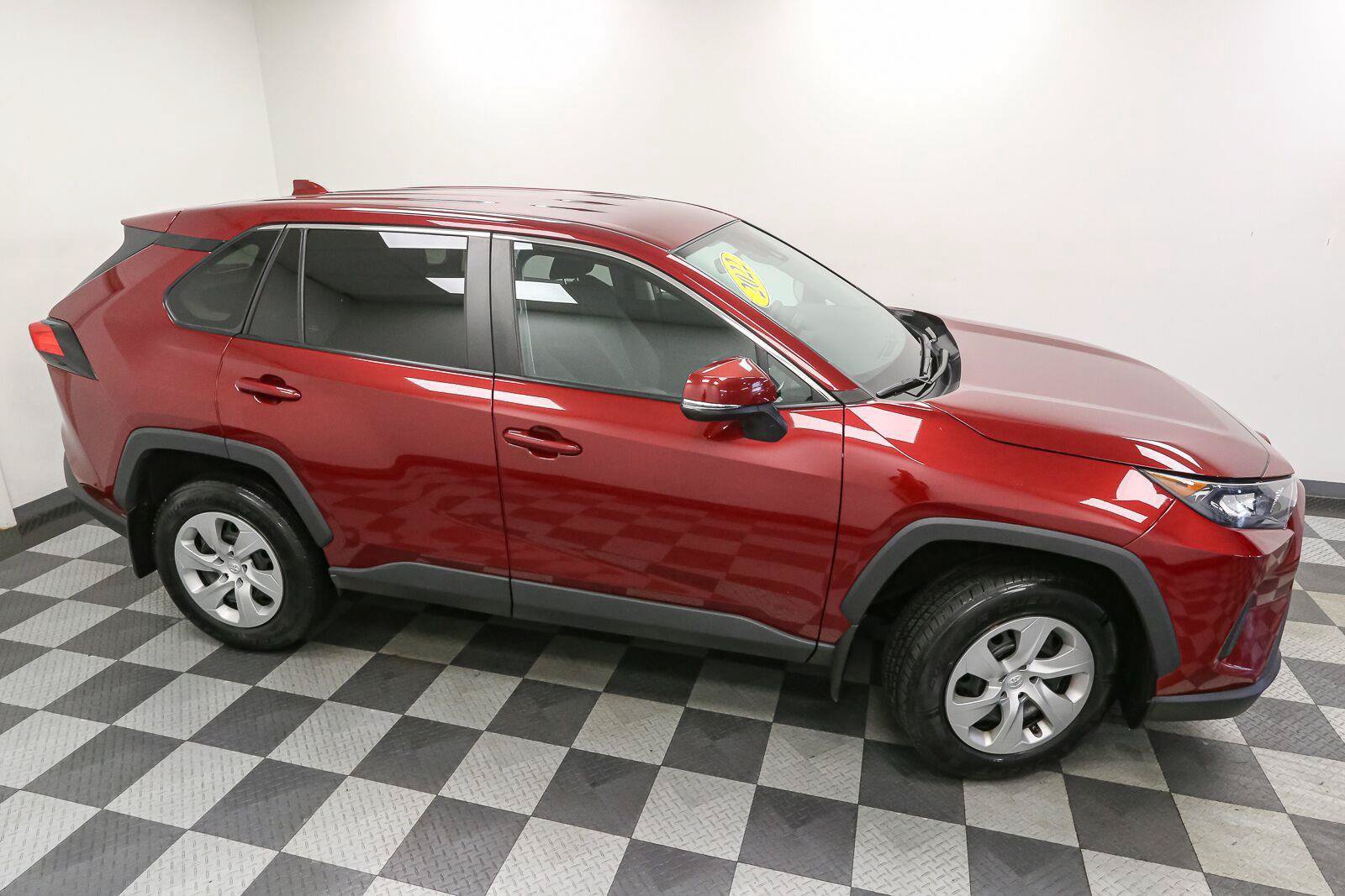 Certified 2022 Toyota RAV4 LE AWD/4WD image 6