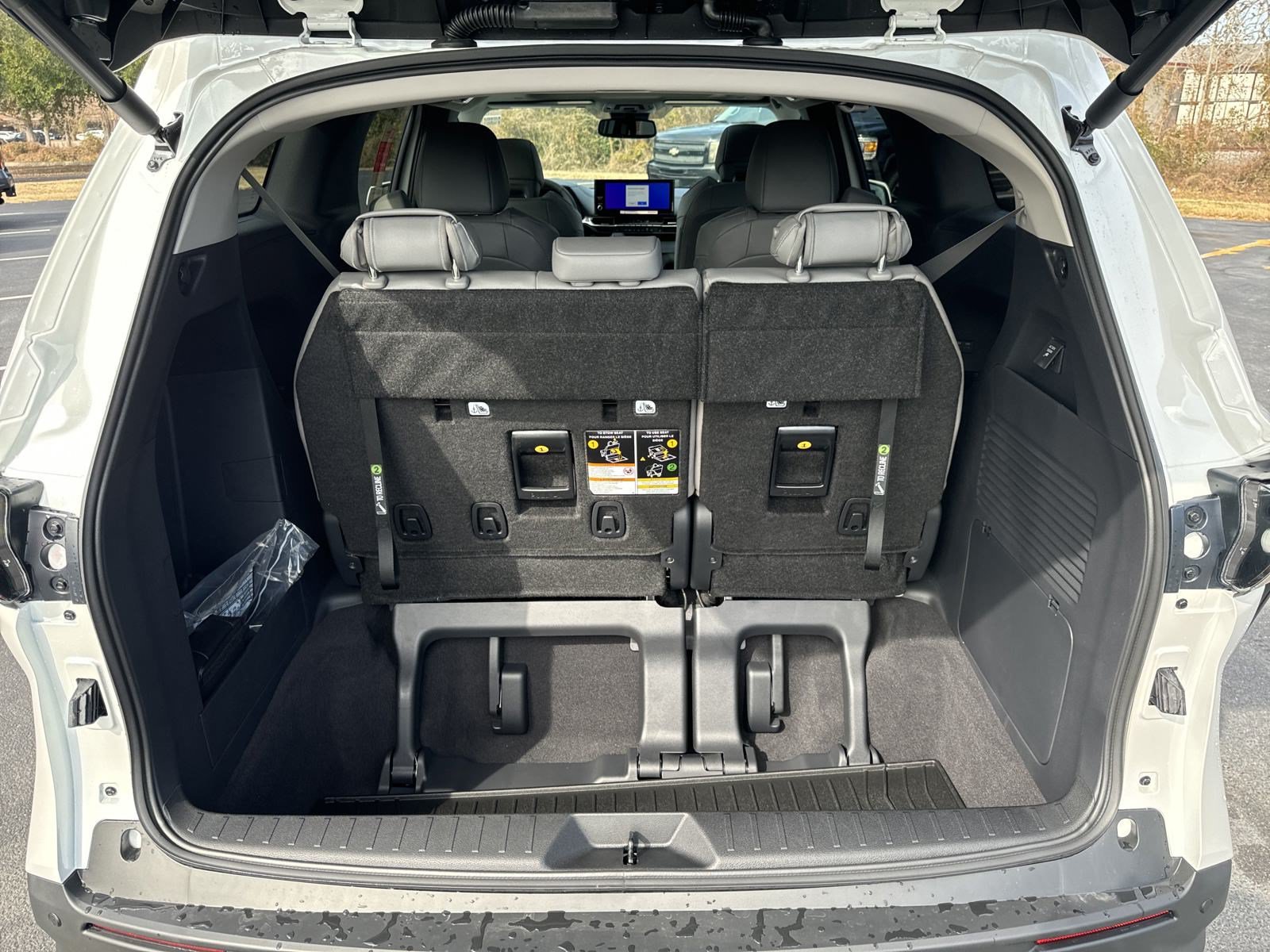 New 2025 Toyota Sienna XLE w/ XLE Plus Package FWD image 39