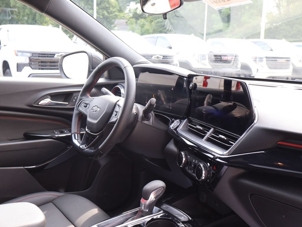 Certified 2026 Chevrolet Trax RS w/ Sunroof Package FWD image 34