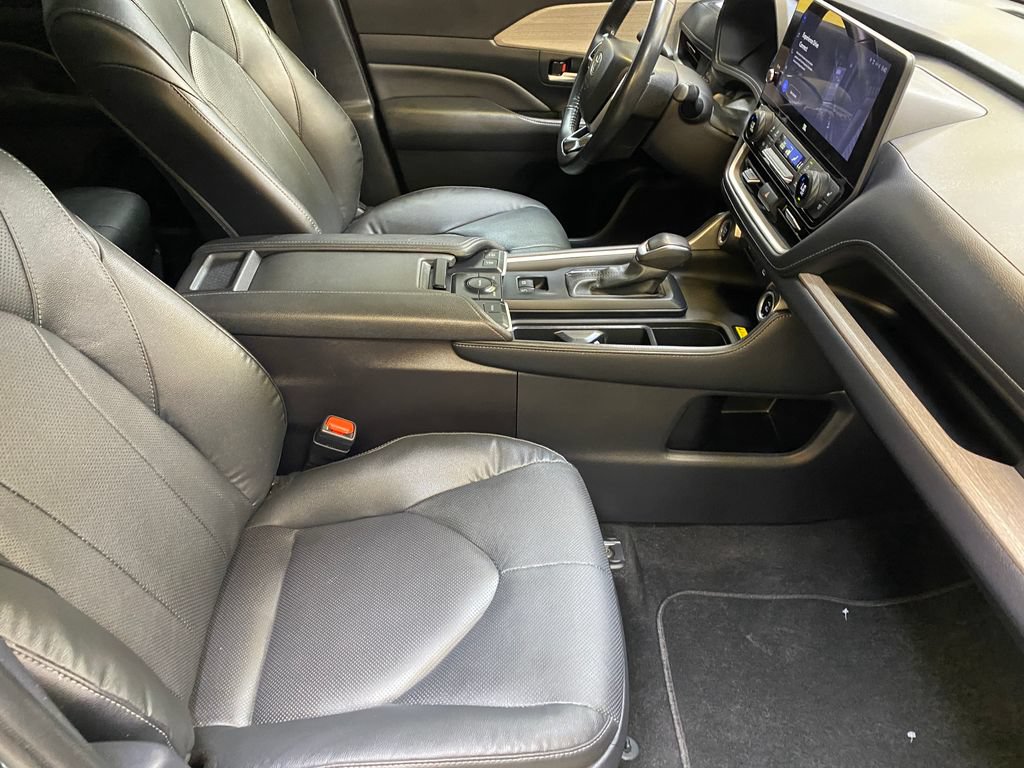 Used 2025 Toyota Grand Highlander FWD image 24